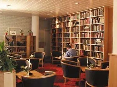 Bastion Haarlem Velsen מלון 3*