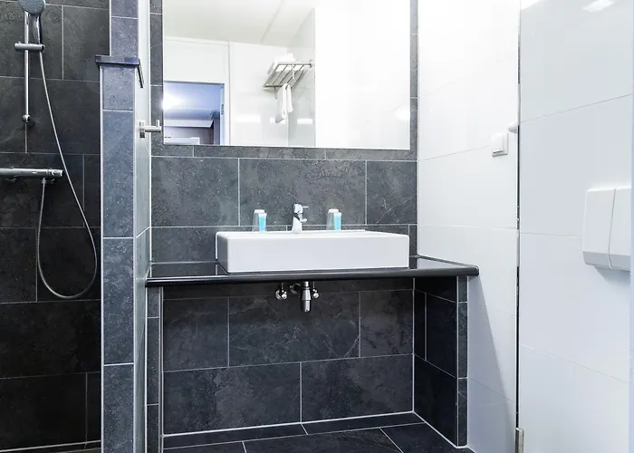 호텔 Bastion Haarlem Velsen 3*