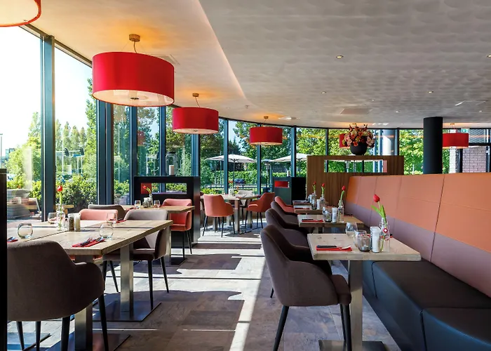 호텔 Bastion Haarlem Velsen 3*