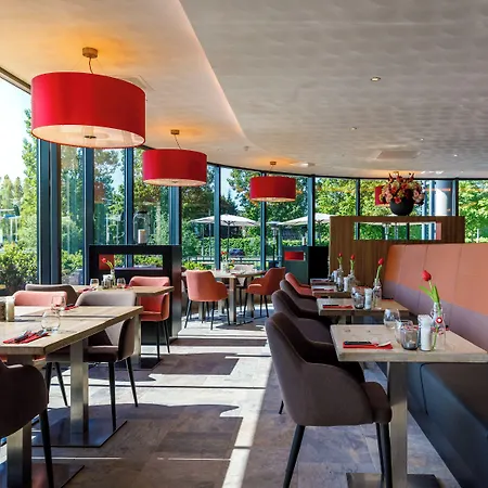 호텔 Bastion Haarlem Velsen 3*